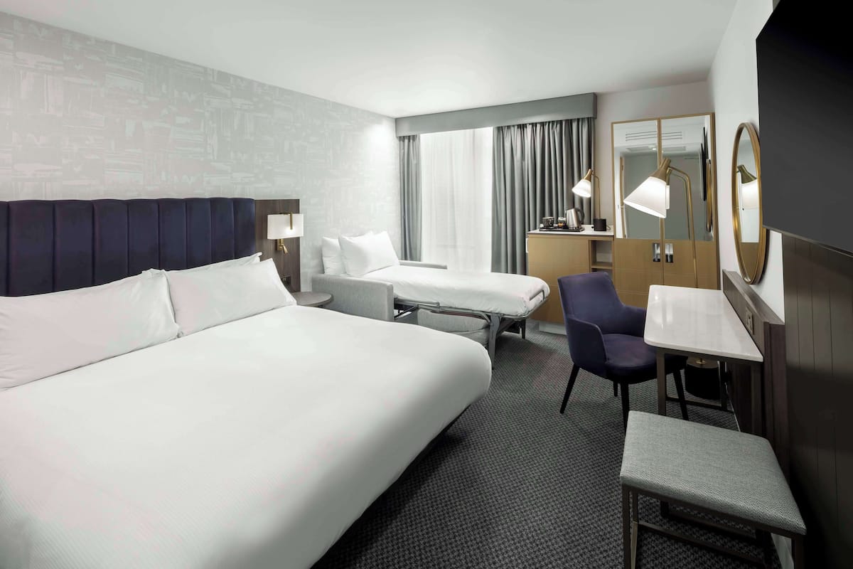 Zimmer, 1 King-Bett und Schlafsofa, barrierefrei