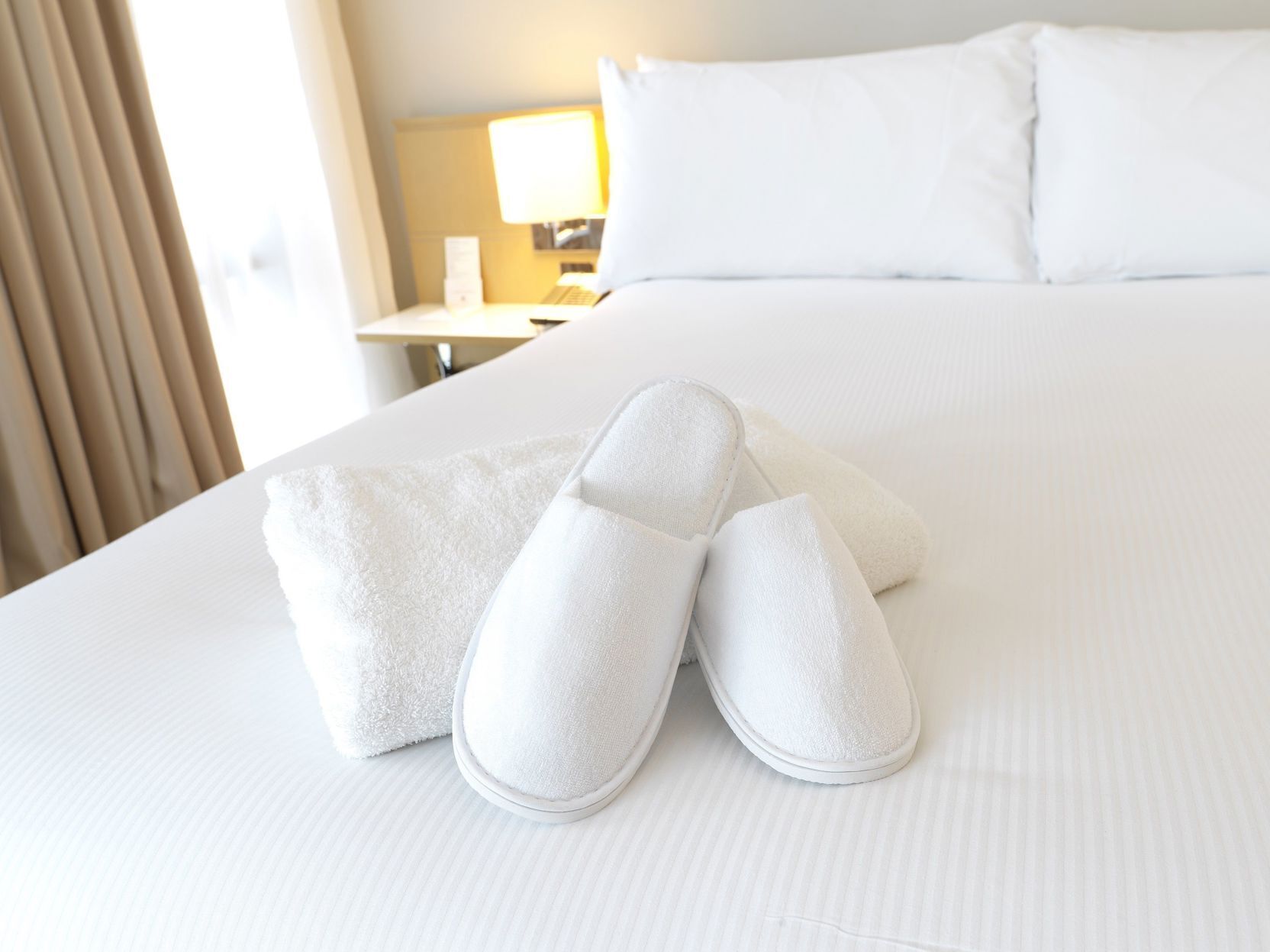 Ropa de cama de alta calidad y minibar 