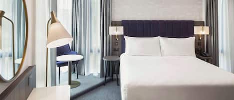 Deluxe Room, 1 King Bed, Corner