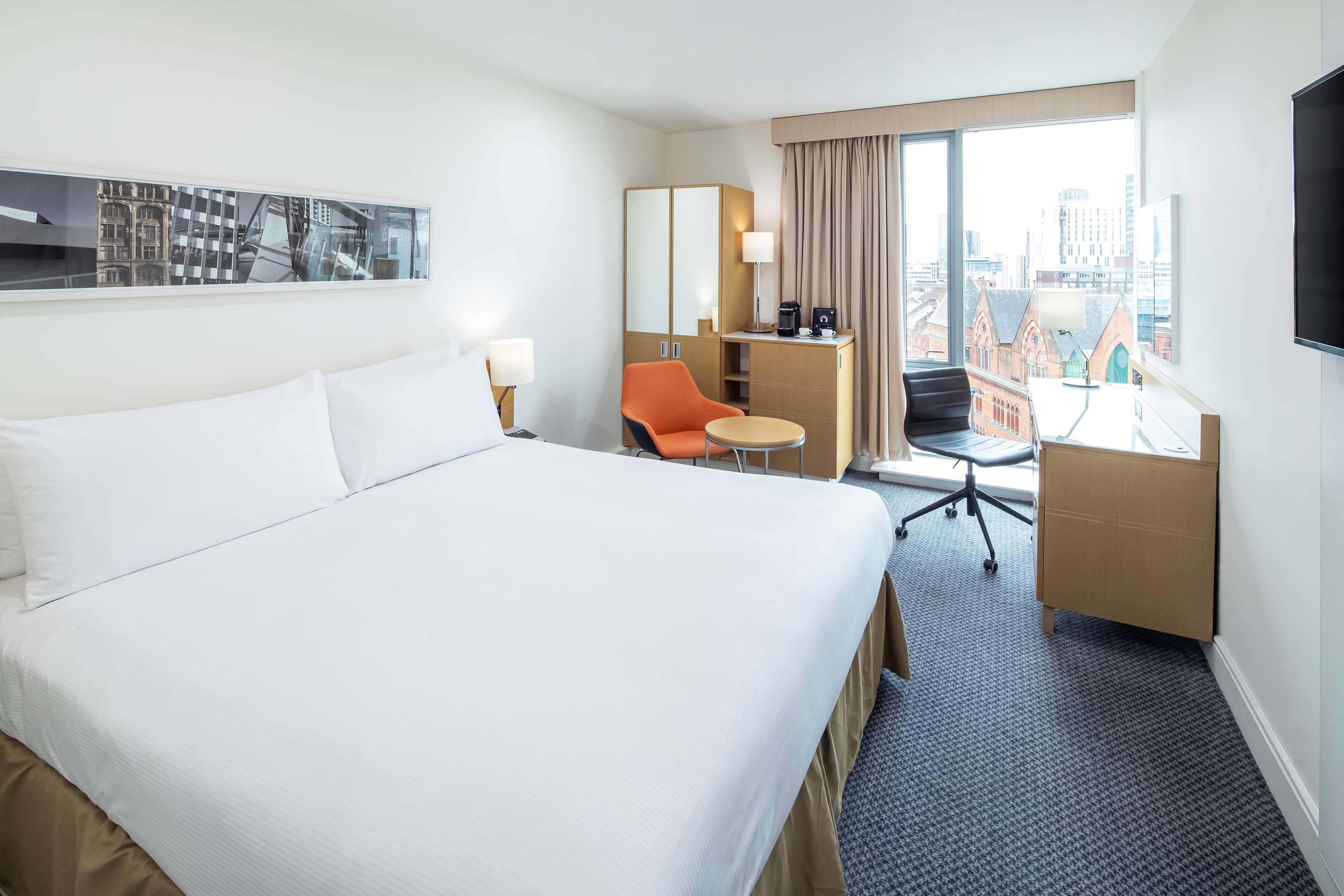 Ropa de cama de alta calidad y minibar 