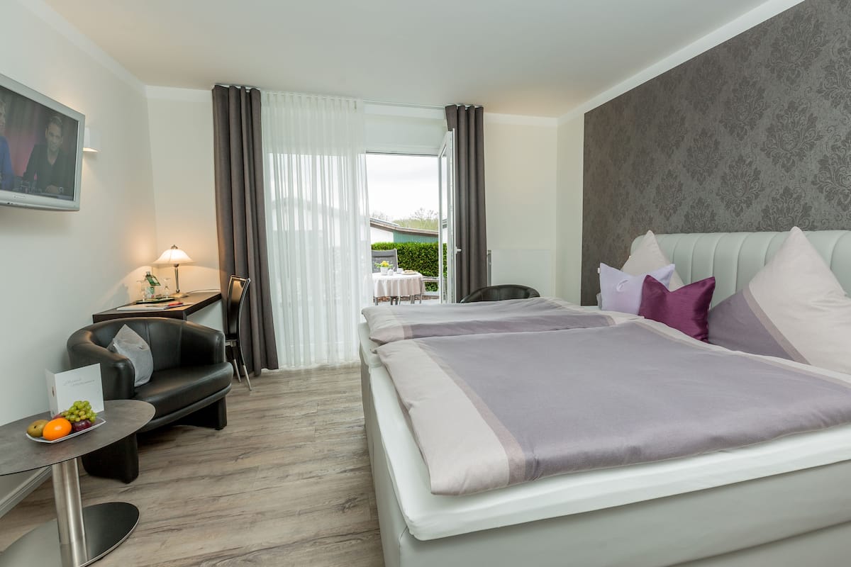 Doppia Premium, 1 camera da letto | 1 camera, una cassaforte in camera, una scrivania, ferro/asse da stiro