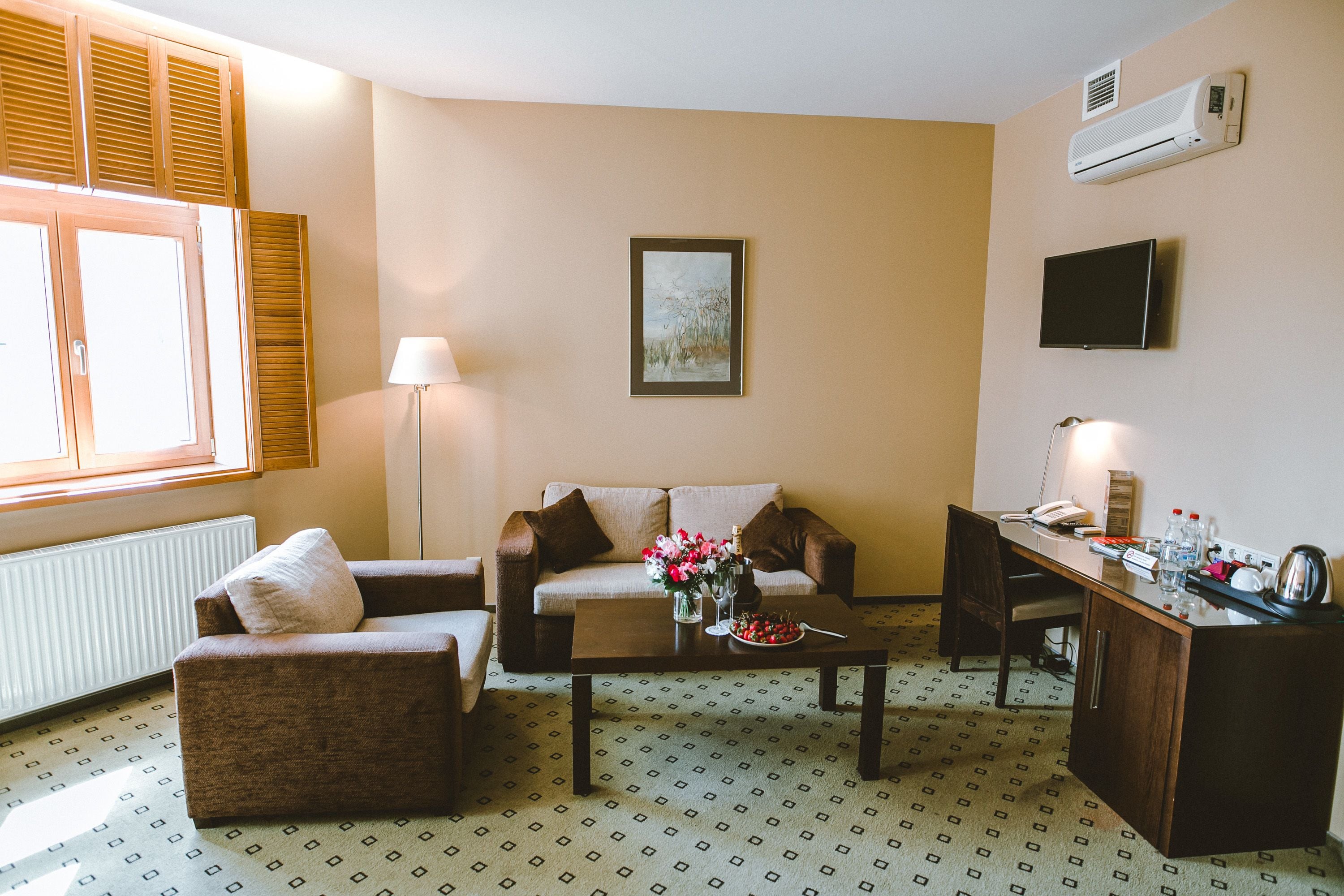 junior studio | 1 bedroom, pillow-top beds, in-room safe, individually decorated