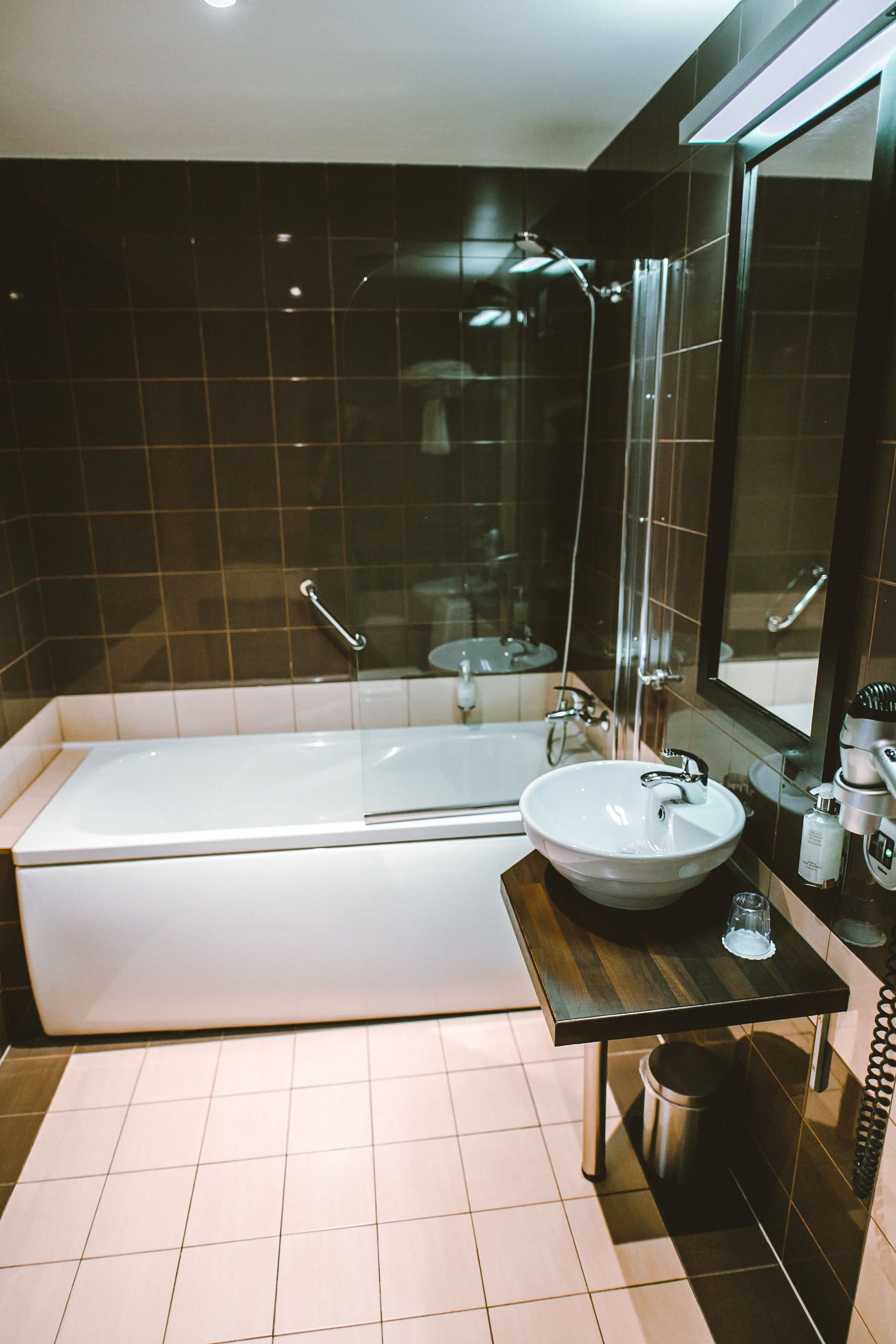 superior double or twin room, 1 double or 2 single beds | bathroom | hair dryer, towels