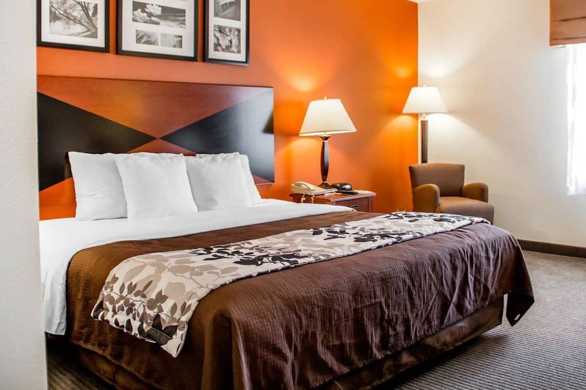 Coffres-forts dans les chambres, bureau, fer et planche à repasser