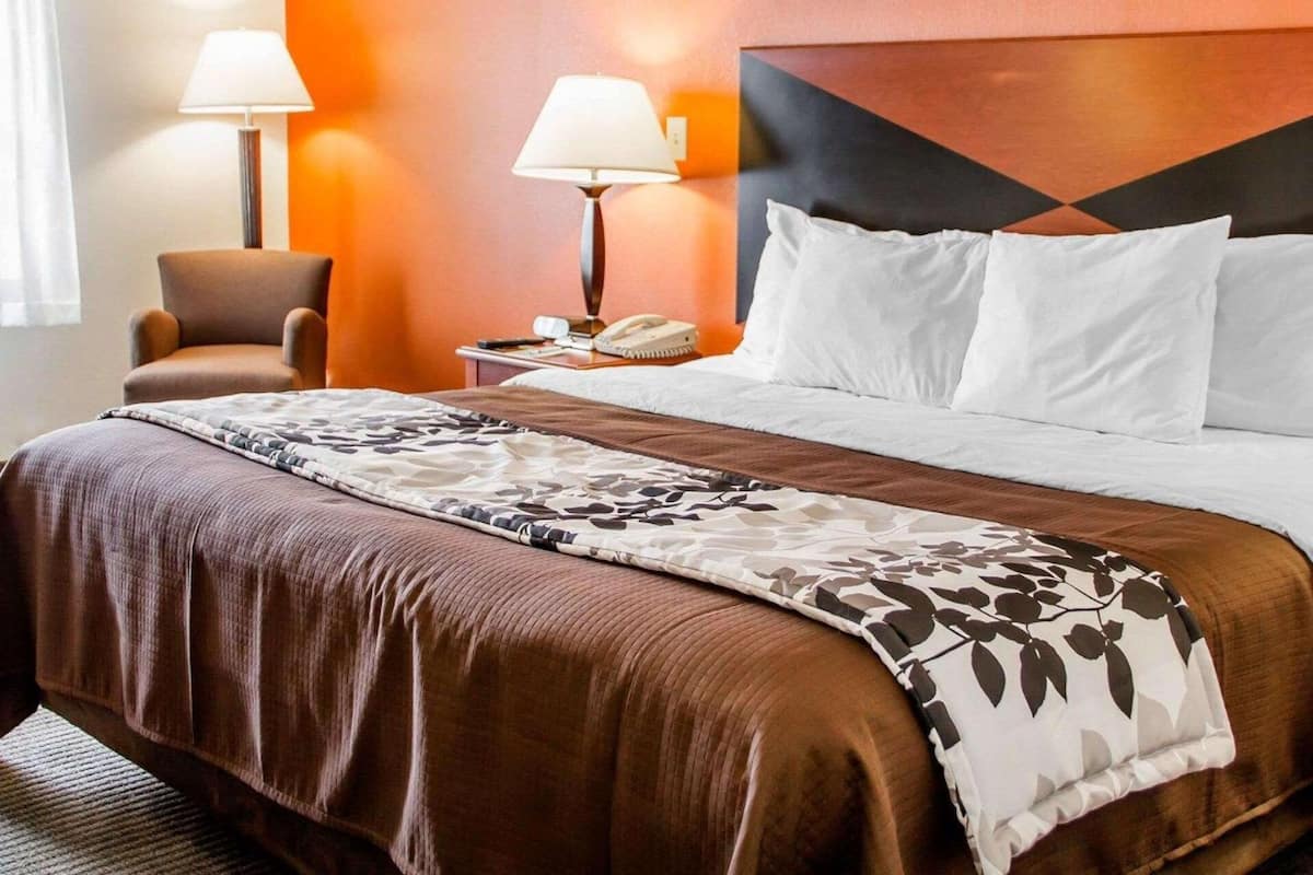 Coffres-forts dans les chambres, bureau, fer et planche à repasser