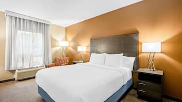 Kamer, 1 kingsize bed, toegankelijk voor mindervaliden, niet-roken (Mobility) | Luxe beddengoed, een bureau, een laptopwerkplek