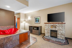 Luxury Studio Suite, 1 King Bed, Non Smoking | Jetted bathtub