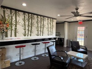 Coin salon dans le hall