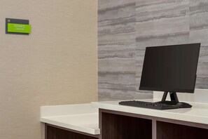 Business centre - La Quinta Inn & Suites by Wyndham I-20 Longview South (Longview)