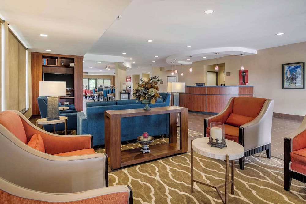 Comfort Suites Speedway - Kansas City