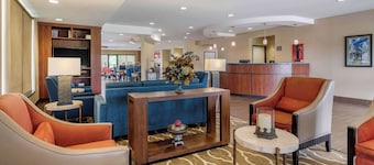 Comfort Suites Speedway - Kansas City