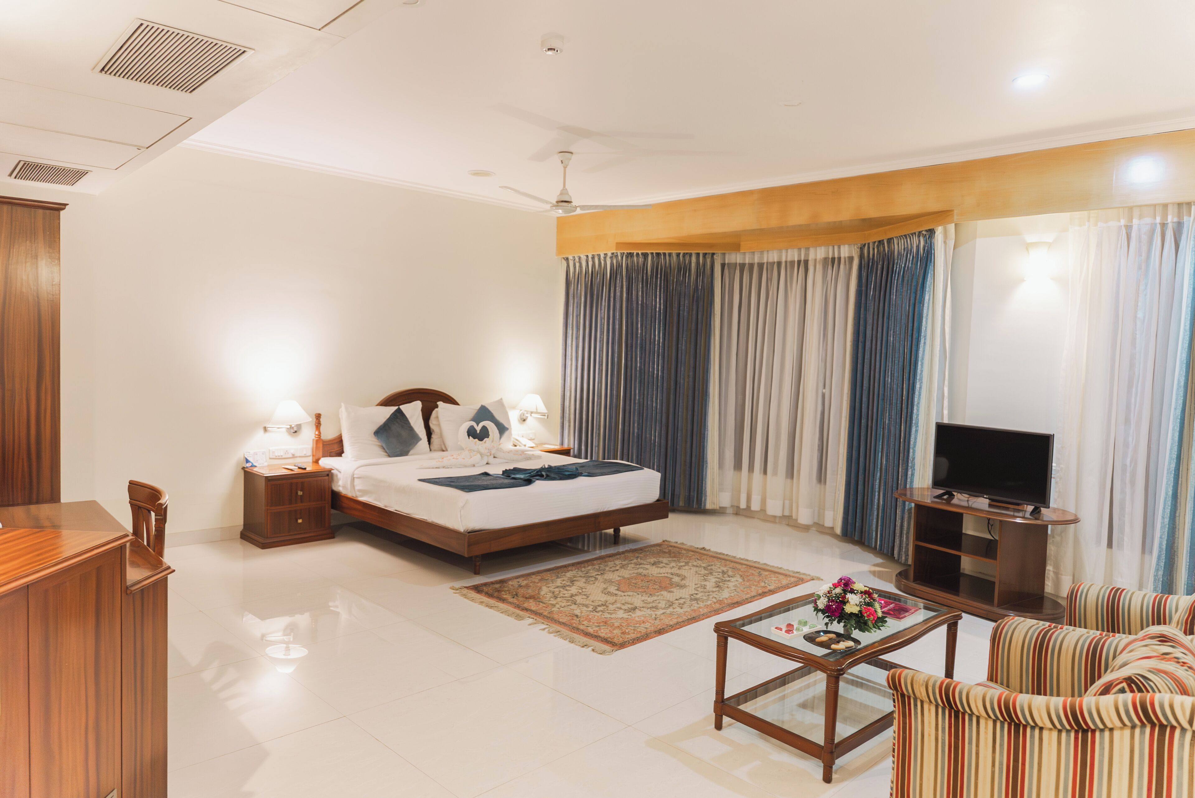 1 bedroom, in-room safe, desk, blackout curtains