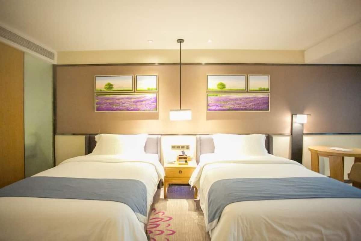 Kaliteli yatak takımı, kuştüyü yorgan, yastık yüzeyli yatak, minibar