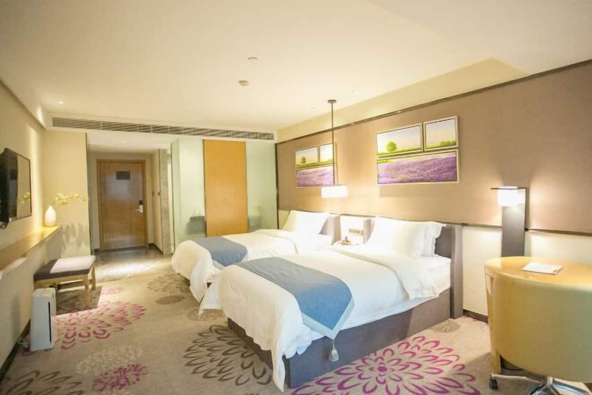 Kaliteli yatak takımı, kuştüyü yorgan, yastık yüzeyli yatak, minibar