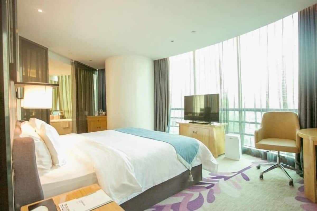 Kaliteli yatak takımı, kuştüyü yorgan, yastık yüzeyli yatak, minibar