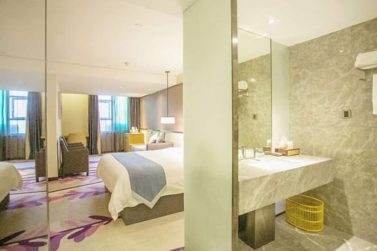 Kaliteli yatak takımı, kuştüyü yorgan, yastık yüzeyli yatak, minibar