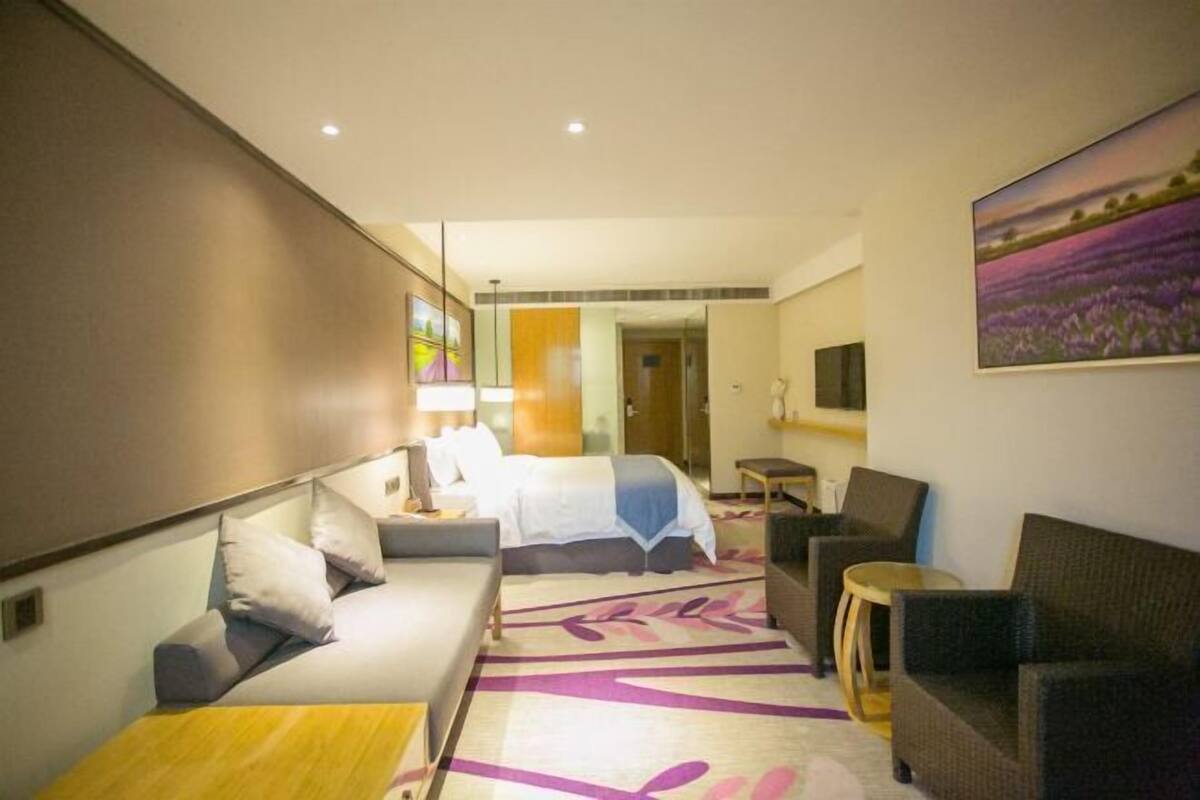 Kaliteli yatak takımı, kuştüyü yorgan, yastık yüzeyli yatak, minibar