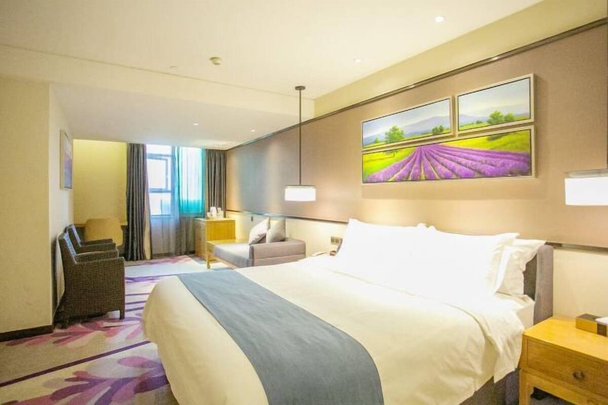 Kaliteli yatak takımı, kuştüyü yorgan, yastık yüzeyli yatak, minibar