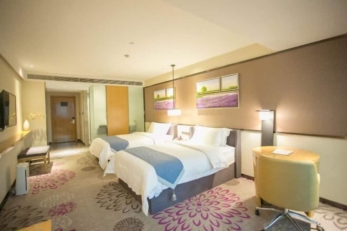 Kaliteli yatak takımı, kuştüyü yorgan, yastık yüzeyli yatak, minibar