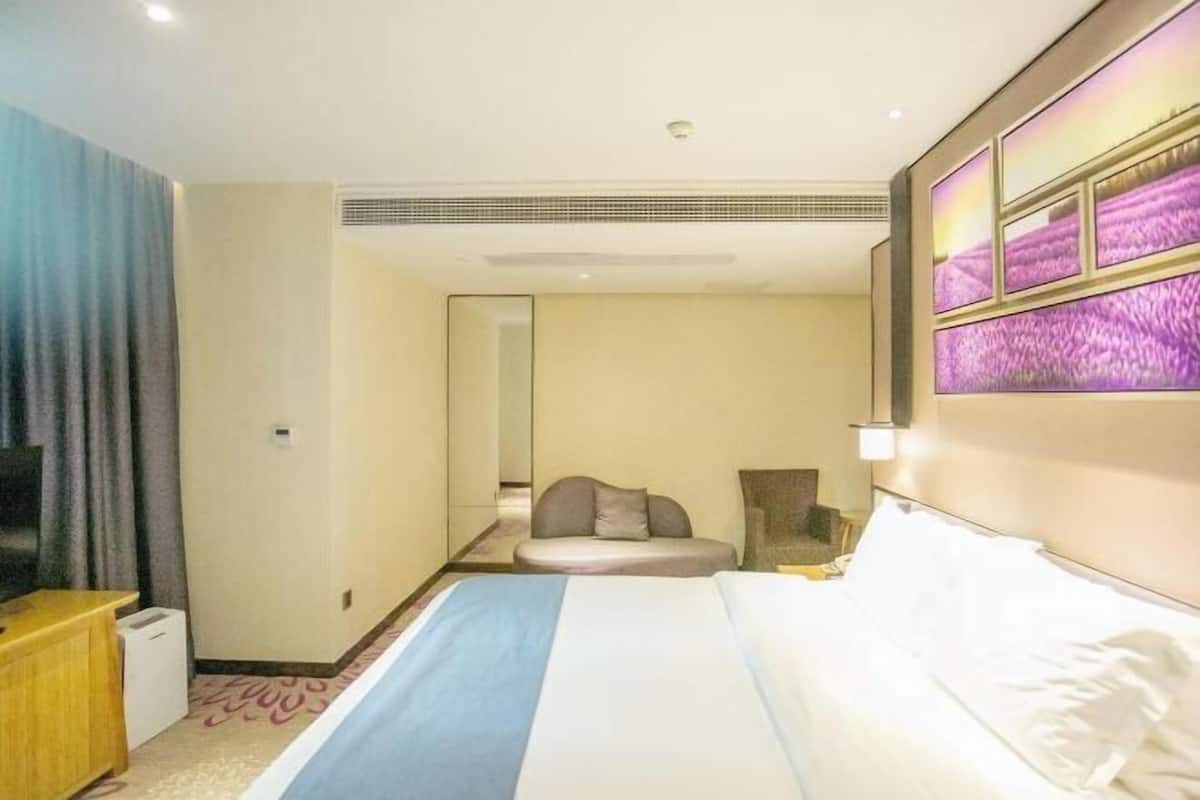 Kaliteli yatak takımı, kuştüyü yorgan, yastık yüzeyli yatak, minibar