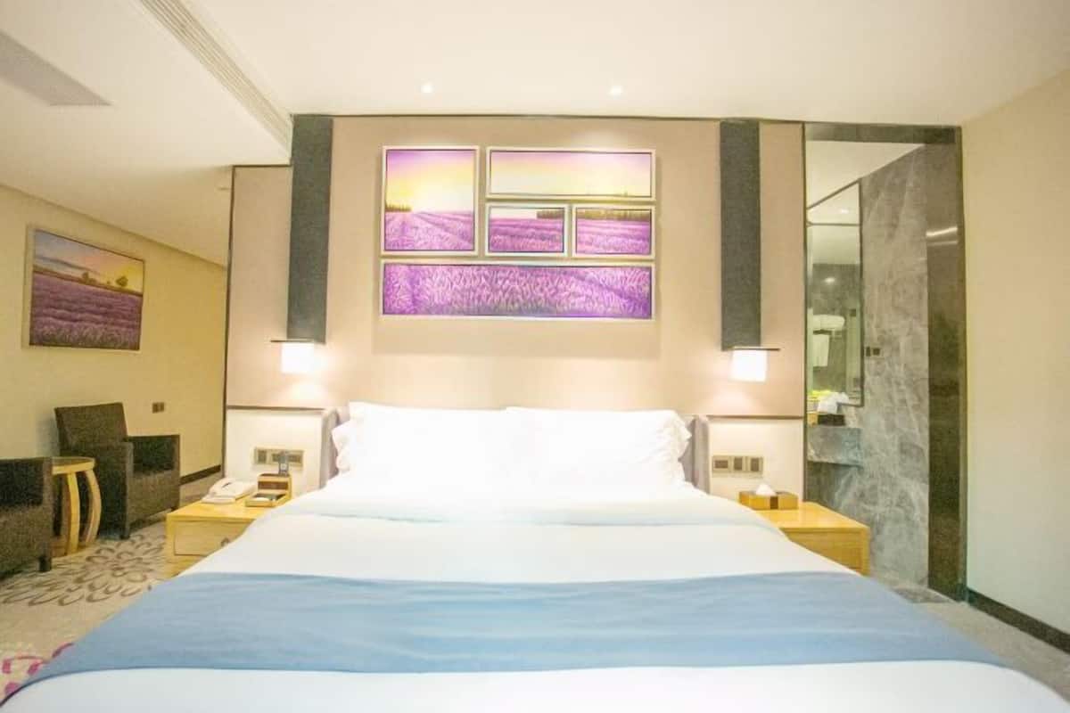 Kaliteli yatak takımı, kuştüyü yorgan, yastık yüzeyli yatak, minibar