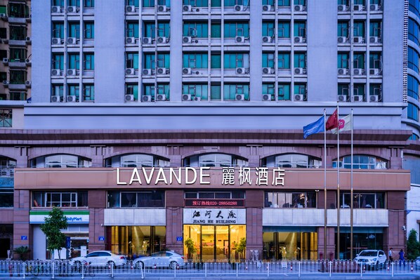 Front of property – evening/night - LAVANDE HOTEL (Guangzhou)