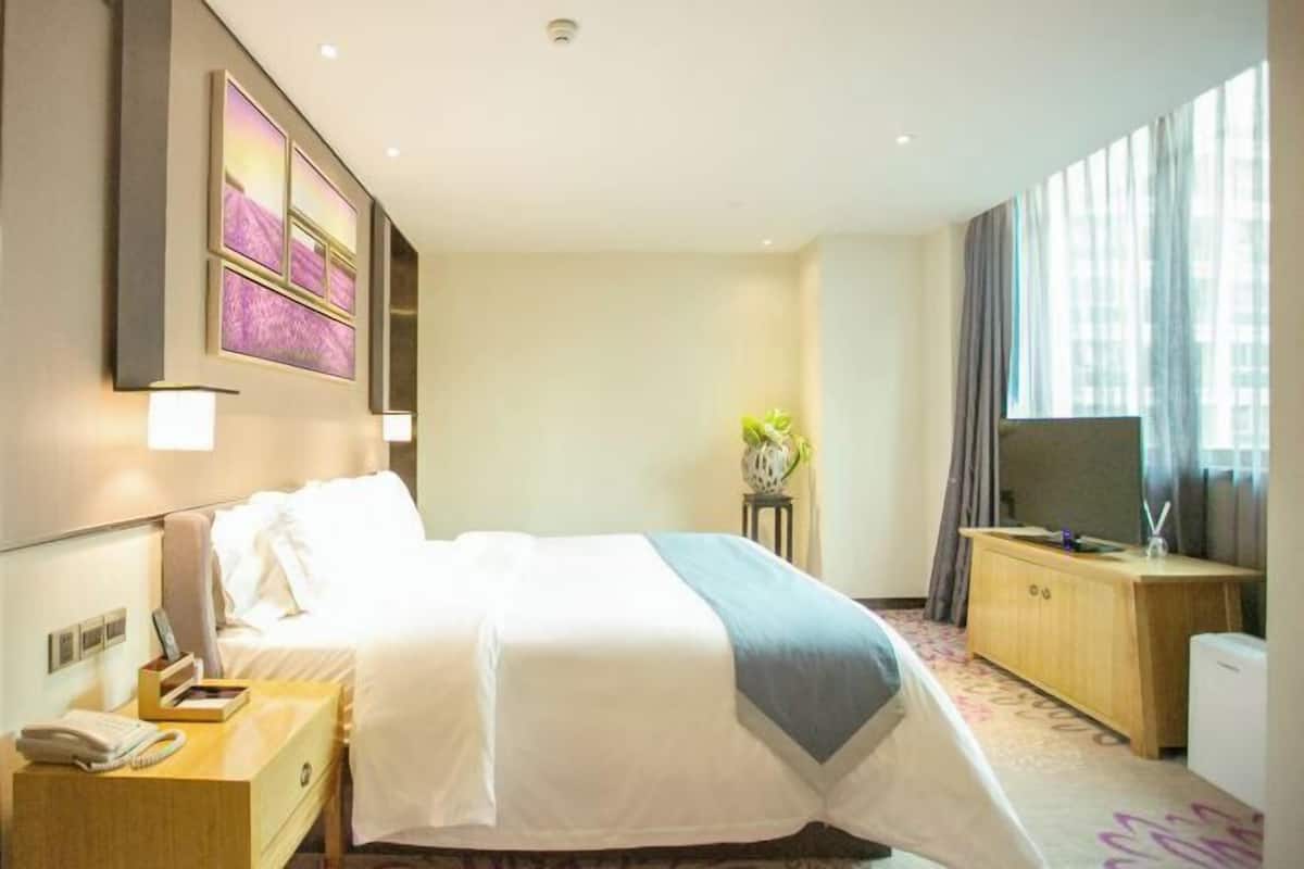 Kaliteli yatak takımı, kuştüyü yorgan, yastık yüzeyli yatak, minibar