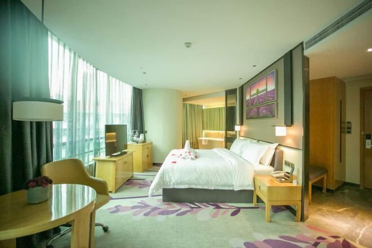 Kaliteli yatak takımı, kuştüyü yorgan, yastık yüzeyli yatak, minibar