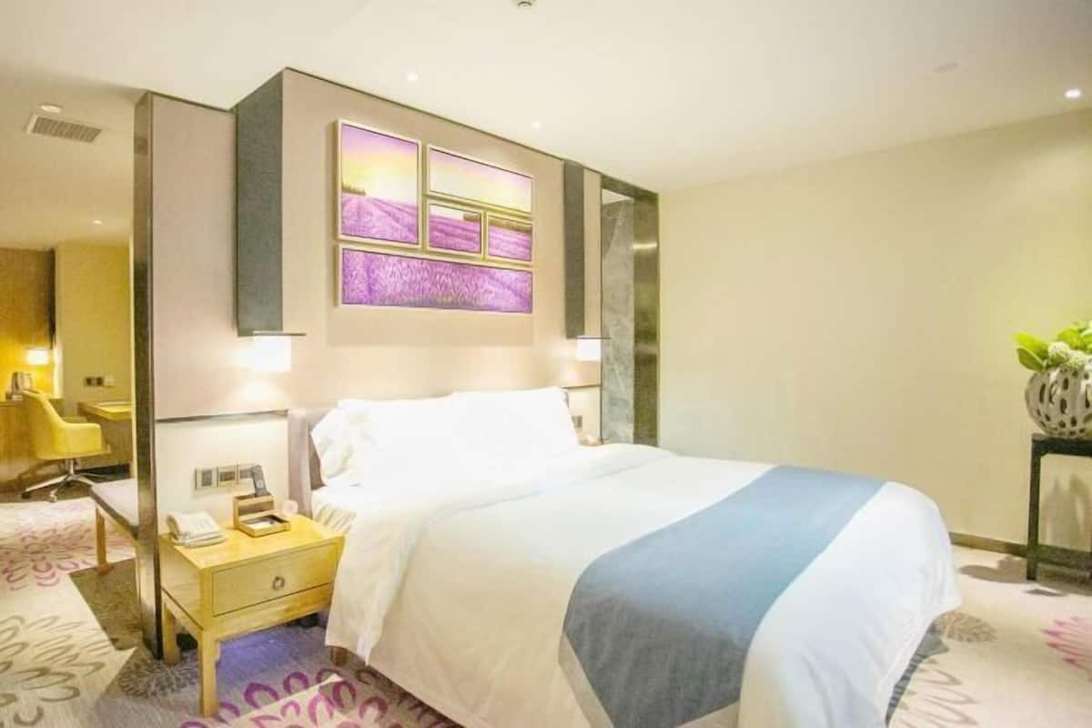 Premium bedding, down duvets, pillow-top beds, minibar