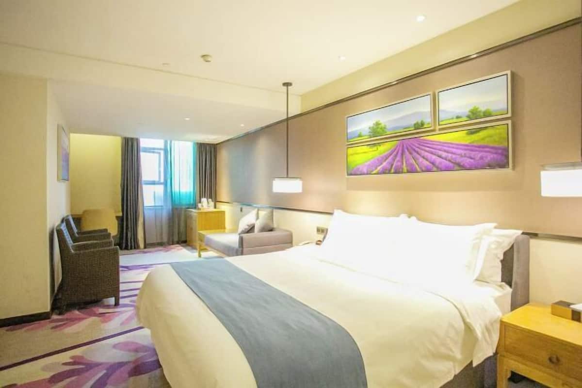 Kaliteli yatak takımı, kuştüyü yorgan, yastık yüzeyli yatak, minibar