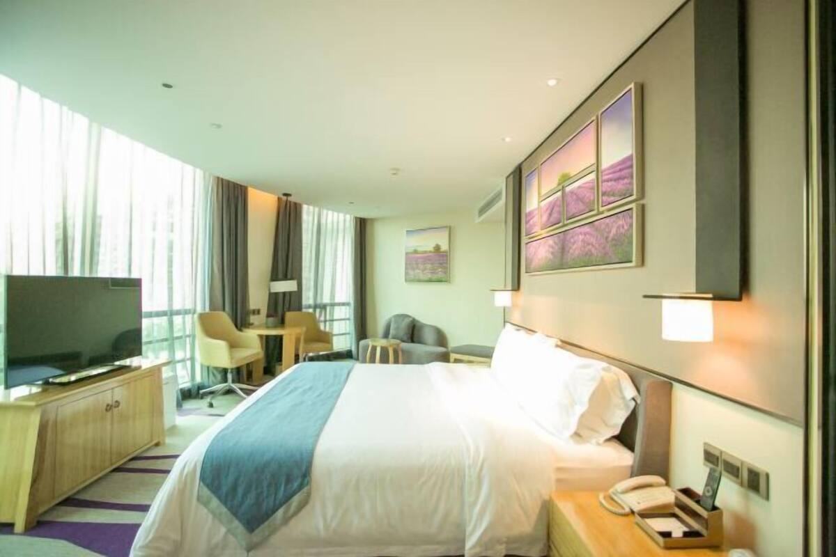 Kaliteli yatak takımı, kuştüyü yorgan, yastık yüzeyli yatak, minibar