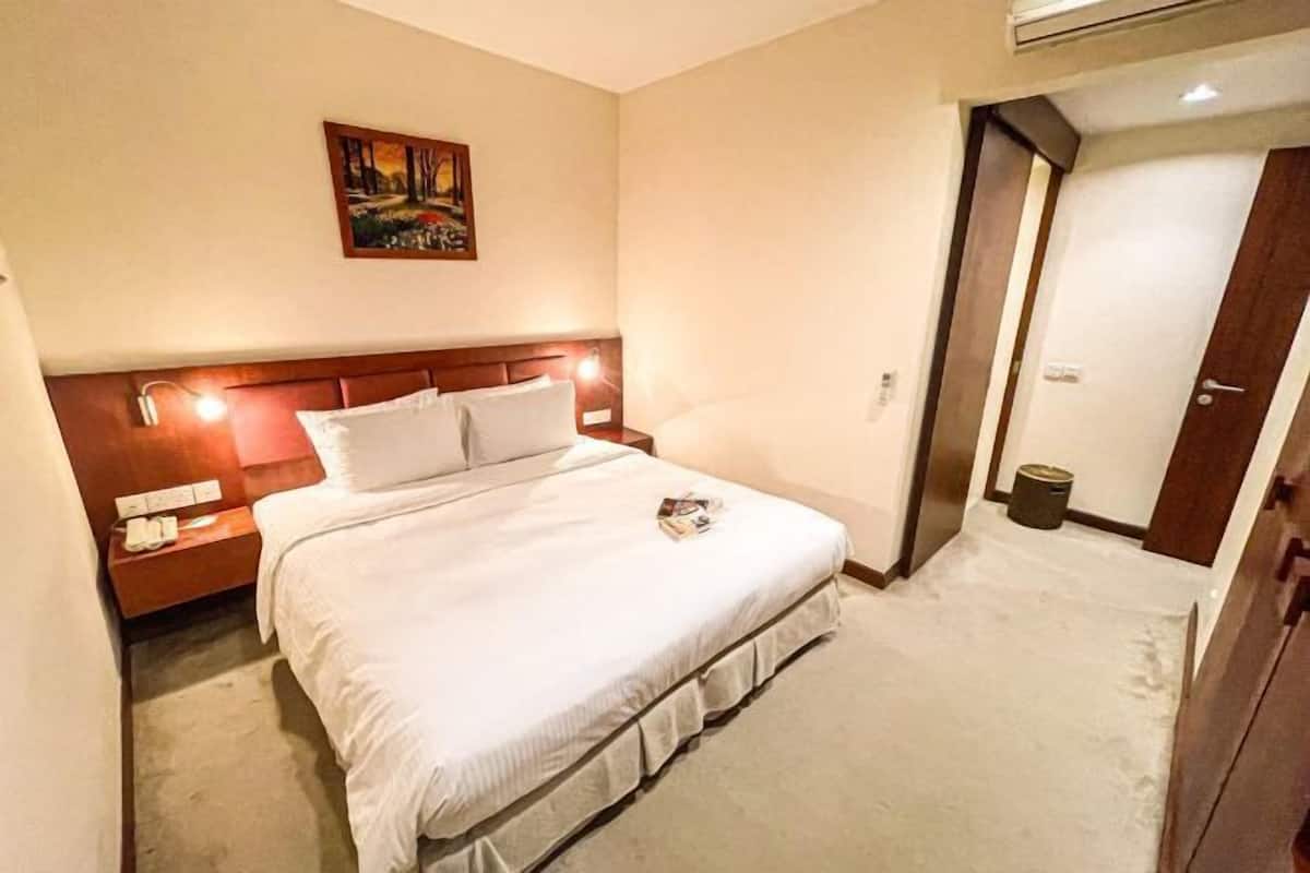 1 bedroom, in-room safe, desk, laptop workspace