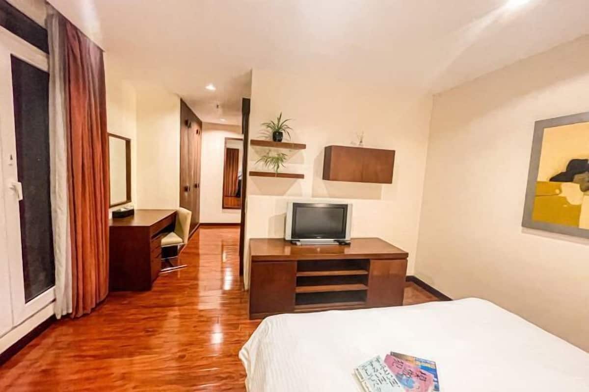 1 bedroom, in-room safe, desk, laptop workspace
