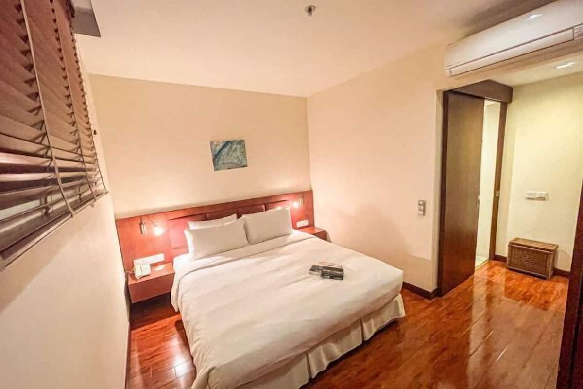 1 bedroom, in-room safe, desk, laptop workspace