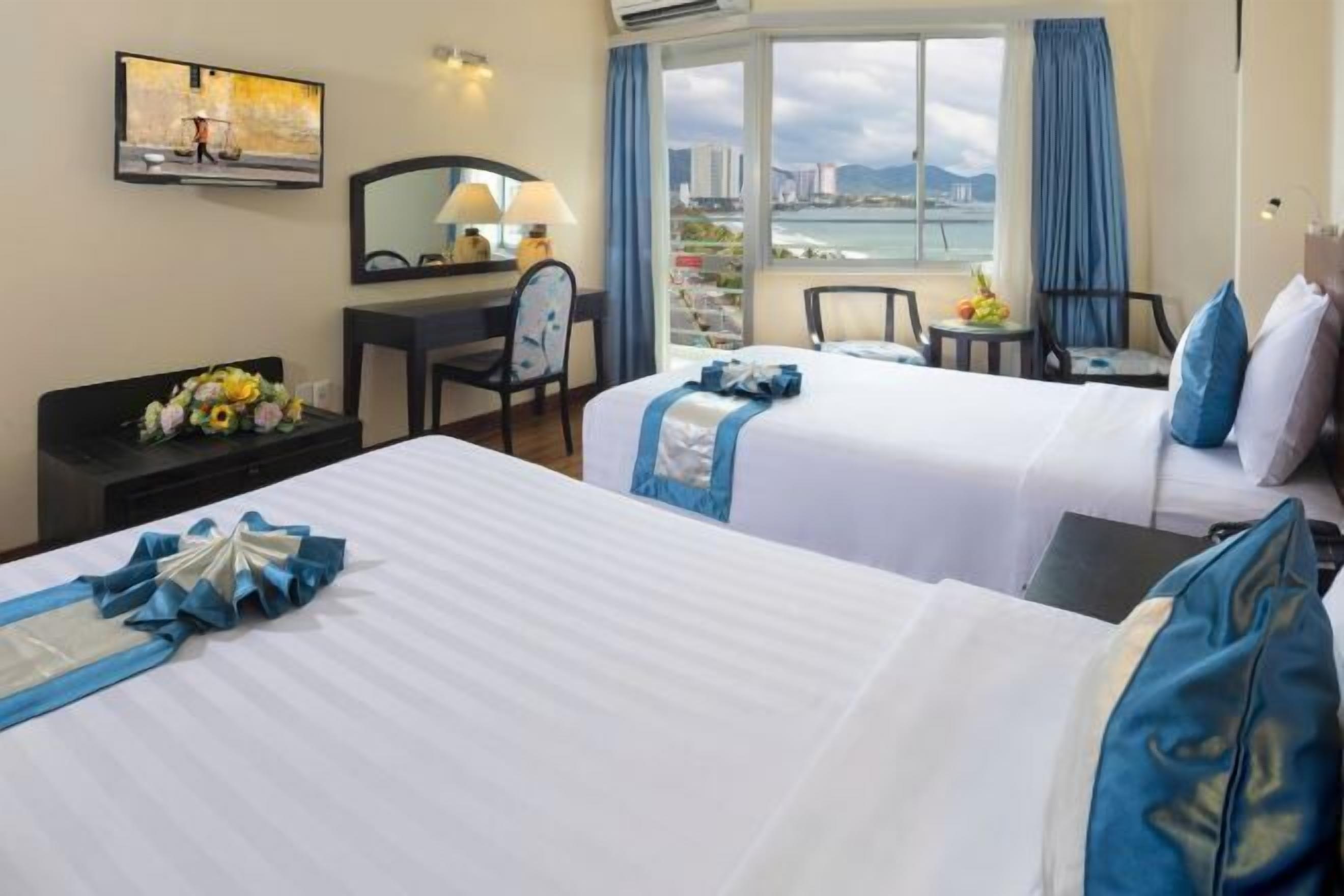 Camas con efecto memoria, minibar y caja de seguridad en la habitación 