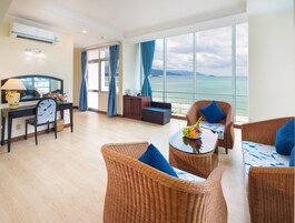 Suite, Ocean View | Memory foam beds, minibar, in-room safe, desk