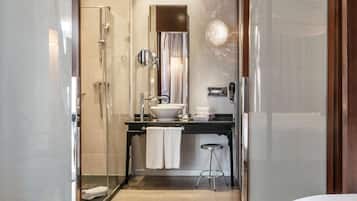 Gratis toiletartikelen, een haardroger, handdoeken