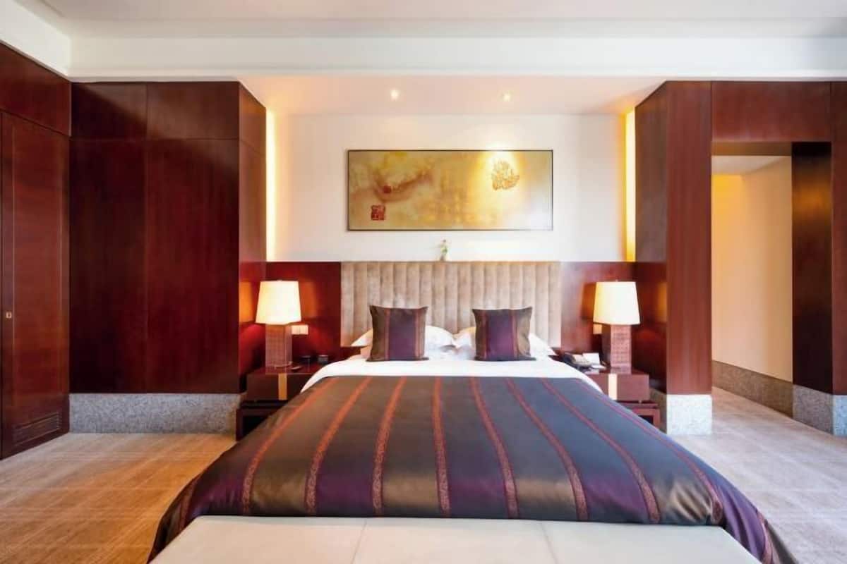Minibar, una cassaforte in camera, una scrivania, tende oscuranti
