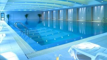 室内游泳池,室外游泳池