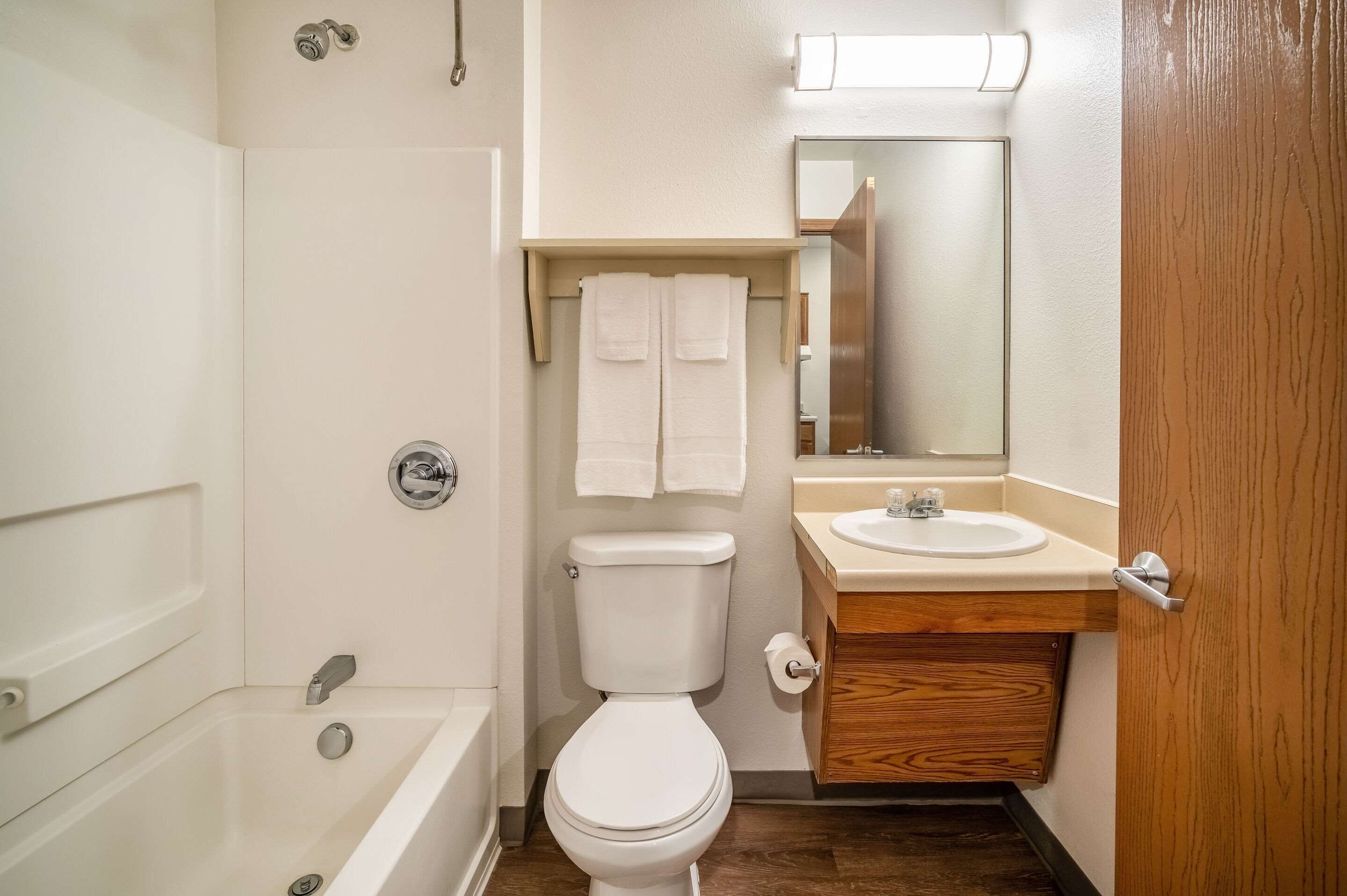 suite, 1 queen bed, non smoking | bathroom | combined shower/bathtub, towels