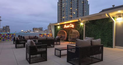 Aloft Nashville West End