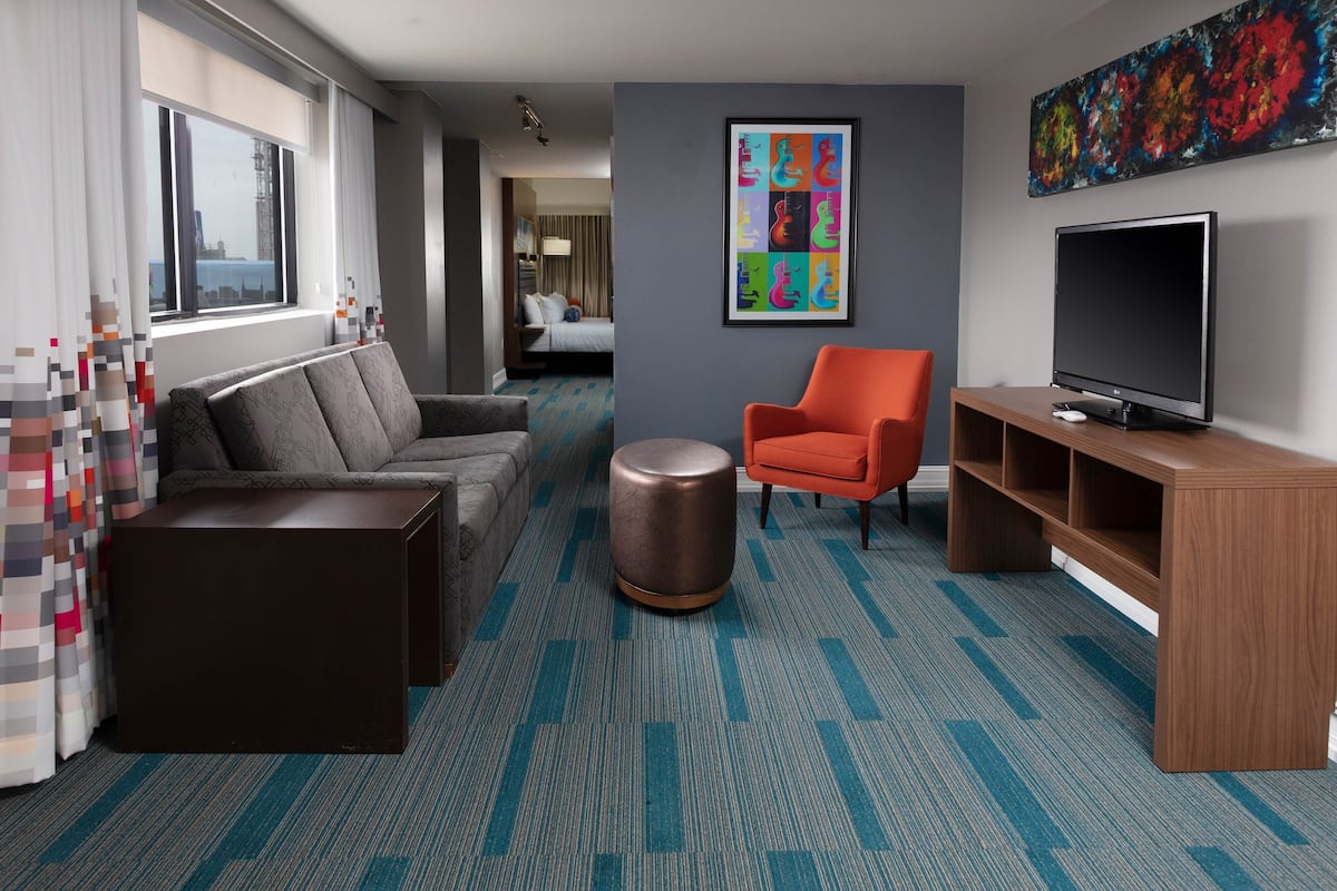 Studio Suite, 1 Bedroom | Premium bedding, in-room safe, desk, laptop workspace
