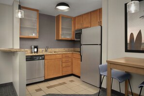 Studio, 1 King Bed with Sofa bed | Private kitchen