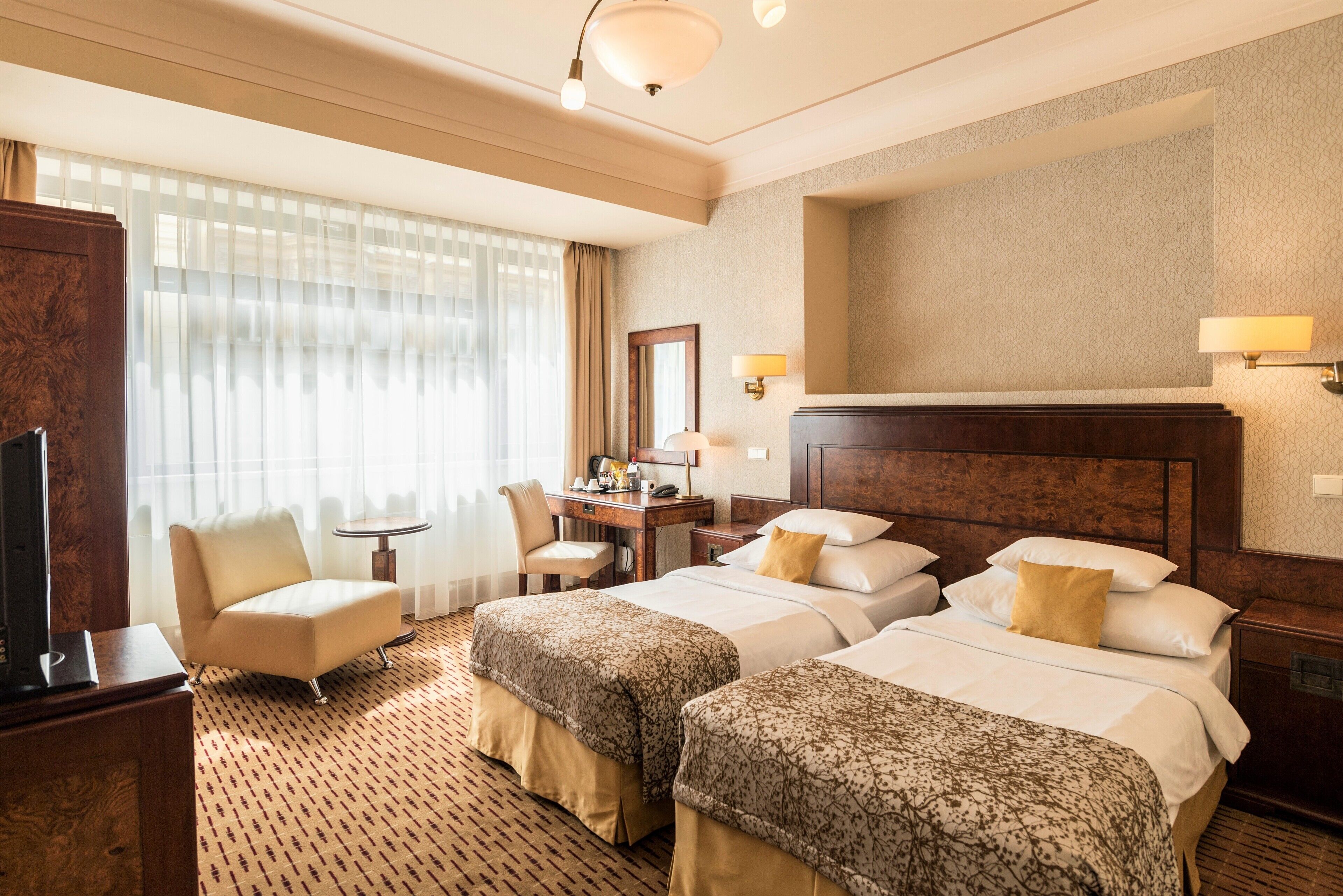 ห้องซูพีเรียดับเบิลหรือทวิน | มินิบาร์, ตู้นิรภัยในห้องพัก, ห้องพักตกแต่งอย่างมีเอกลักษณ์, โต๊ะทำงาน