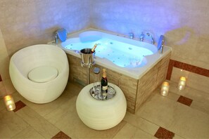 Indoor spa tub