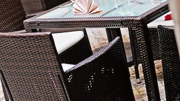 Hi ha 2 restaurants amb plats de cuina internacional