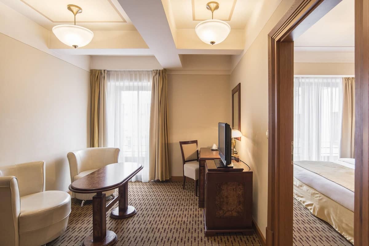 Minibar, in-room safe, individually decorated, desk