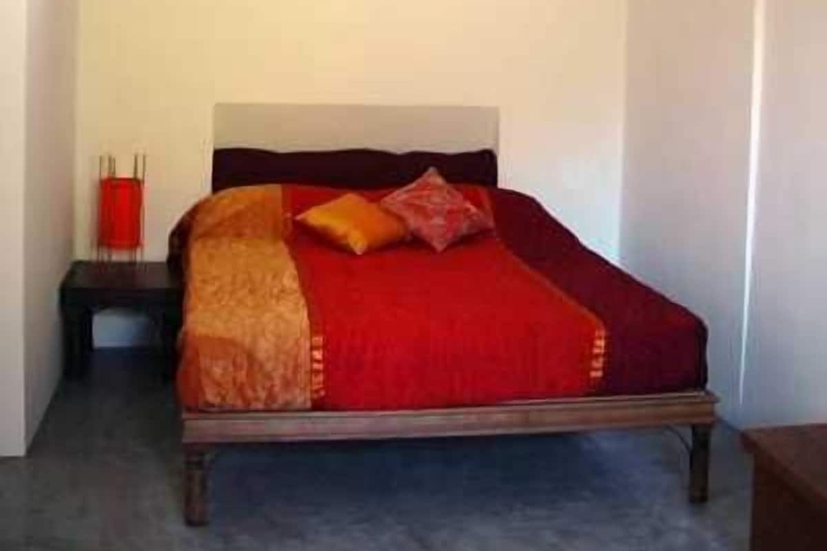 Iron/ironing board, cribs/infant beds, rollaway beds