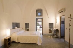 Bügeleisen/Bügelbrett, Babybetten, Zustellbetten