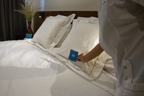 Quarto superior, 2 camas de casal | Cofres nos quartos, escrivaninha, quartos à prova de som